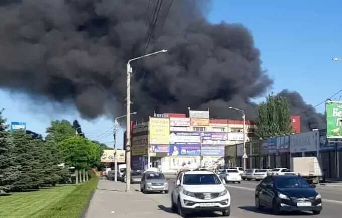 В Ростовской области загорелся склад на площади две тысячи квадратных метров