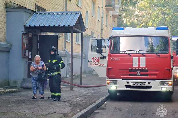 Из горящего дома под Москвой эвакуировали 30 человек